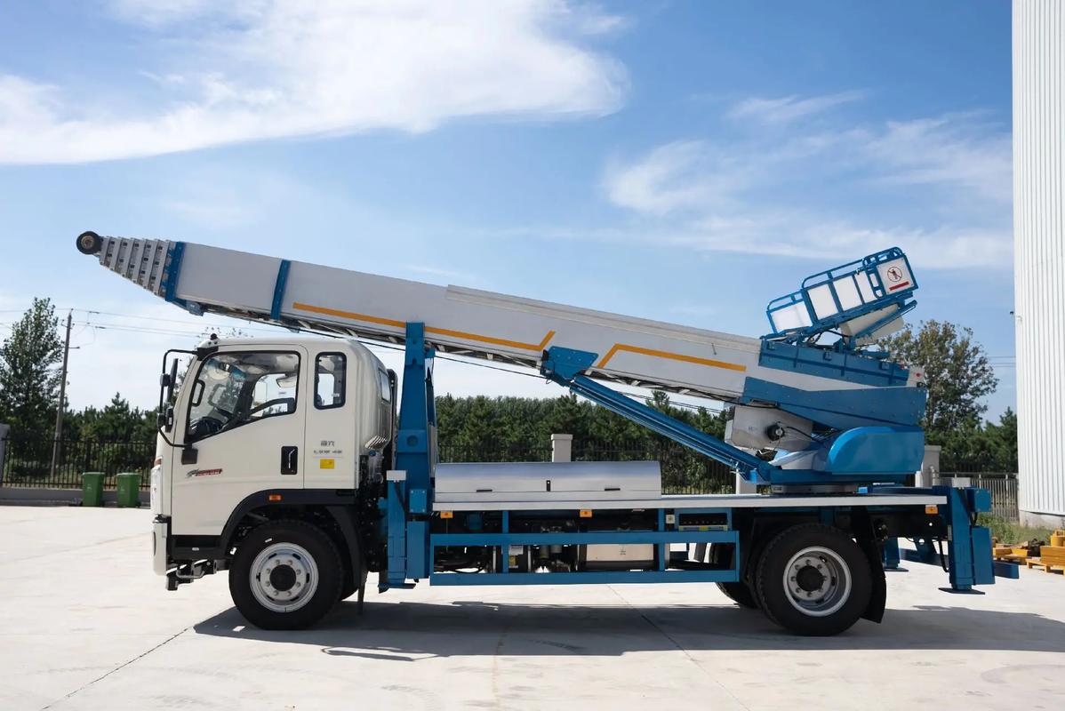 康定云梯上料车租赁费用