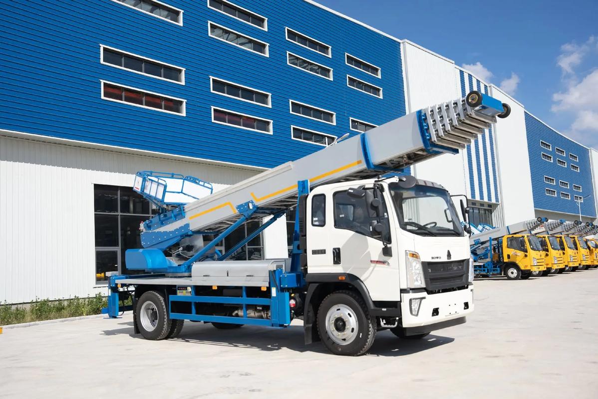 康定出租云梯车高空作业车 建筑垃圾搬运