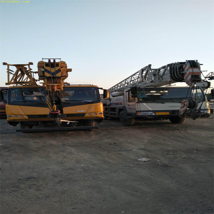 康定吊车吊挖机正确办法